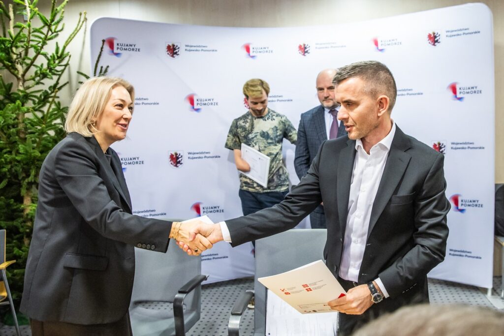 Signing of the preliminary agreement for the donation of a sailing vessel, photo: Andrzej Goiński/Marshal’s Office of the Kujawsko-Pomorskie Region