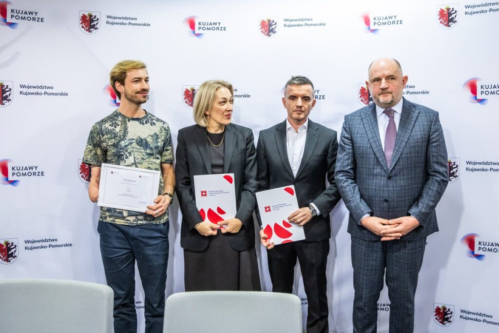 Signing of the preliminary agreement for the donation of a sailing vessel, photo: Andrzej Goiński/Marshal’s Office of the Kujawsko-Pomorskie Region