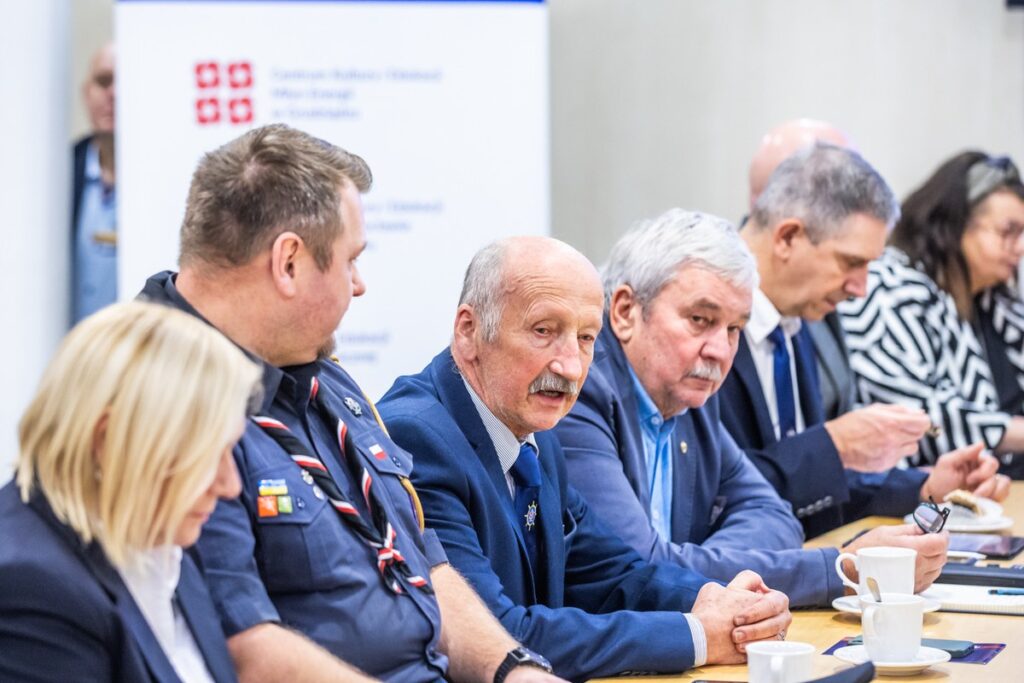 Signing of the preliminary agreement for the donation of a sailing vessel, photo: Andrzej Goiński/Marshal’s Office of the Kujawsko-Pomorskie Region