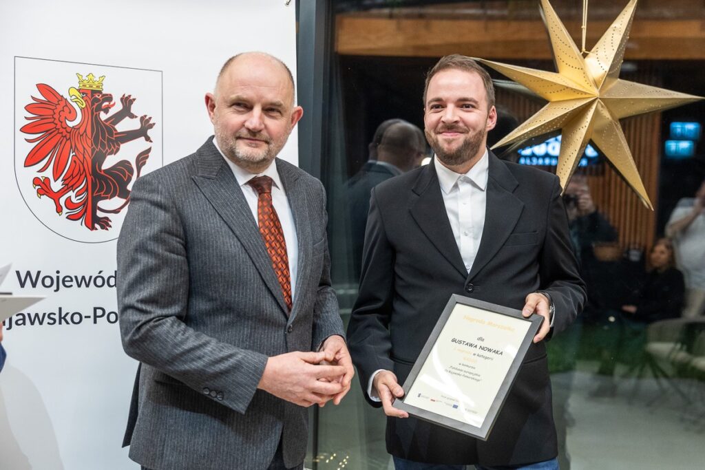 Wręczenie nagród w konkursie dziennikarskim, fot. Szymon Zdziebło/tarantoga.pl dla UMWKP