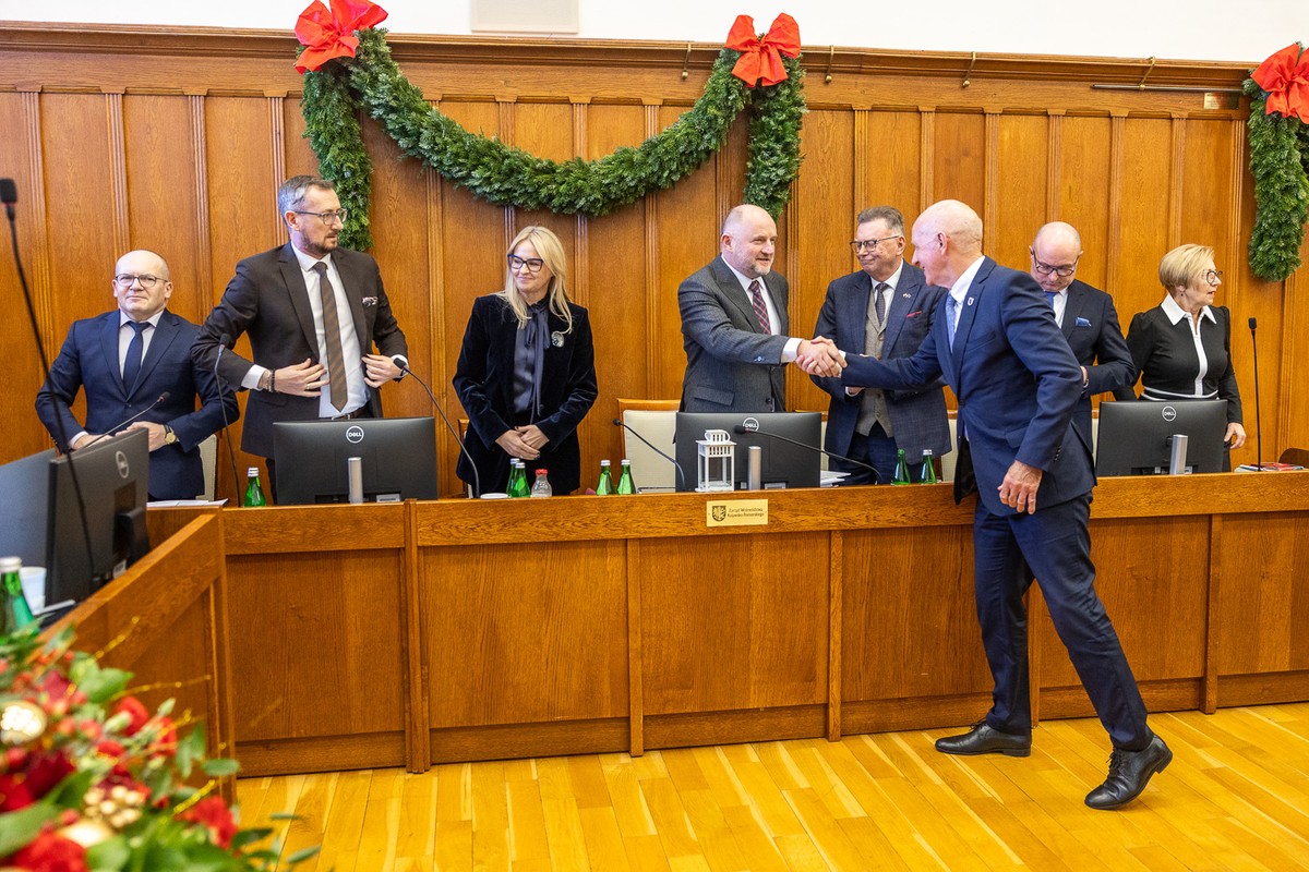 Budget session of the Regional Parliament, 19 December 2025, photo by Szymon Zdziebło / tarantoga for the UMWKP