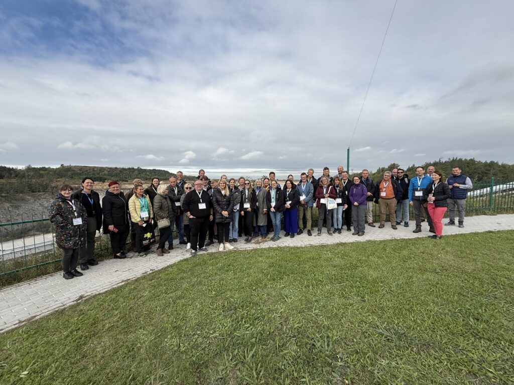 Prezentacja projektu współpracy kopalni wapienia w Piechcinie z Nadleśnictwem Gołąbki fot. R.Modrzewski