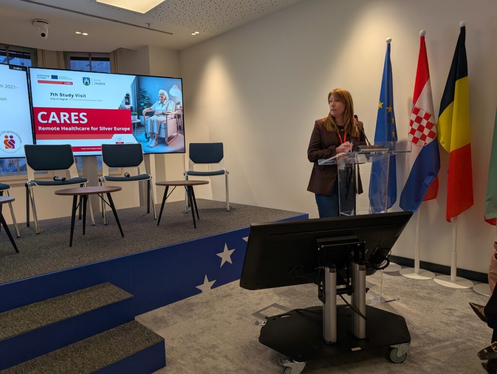 Marta Malecka, ROPS, prezentuje projekt Opieki długoterminowej