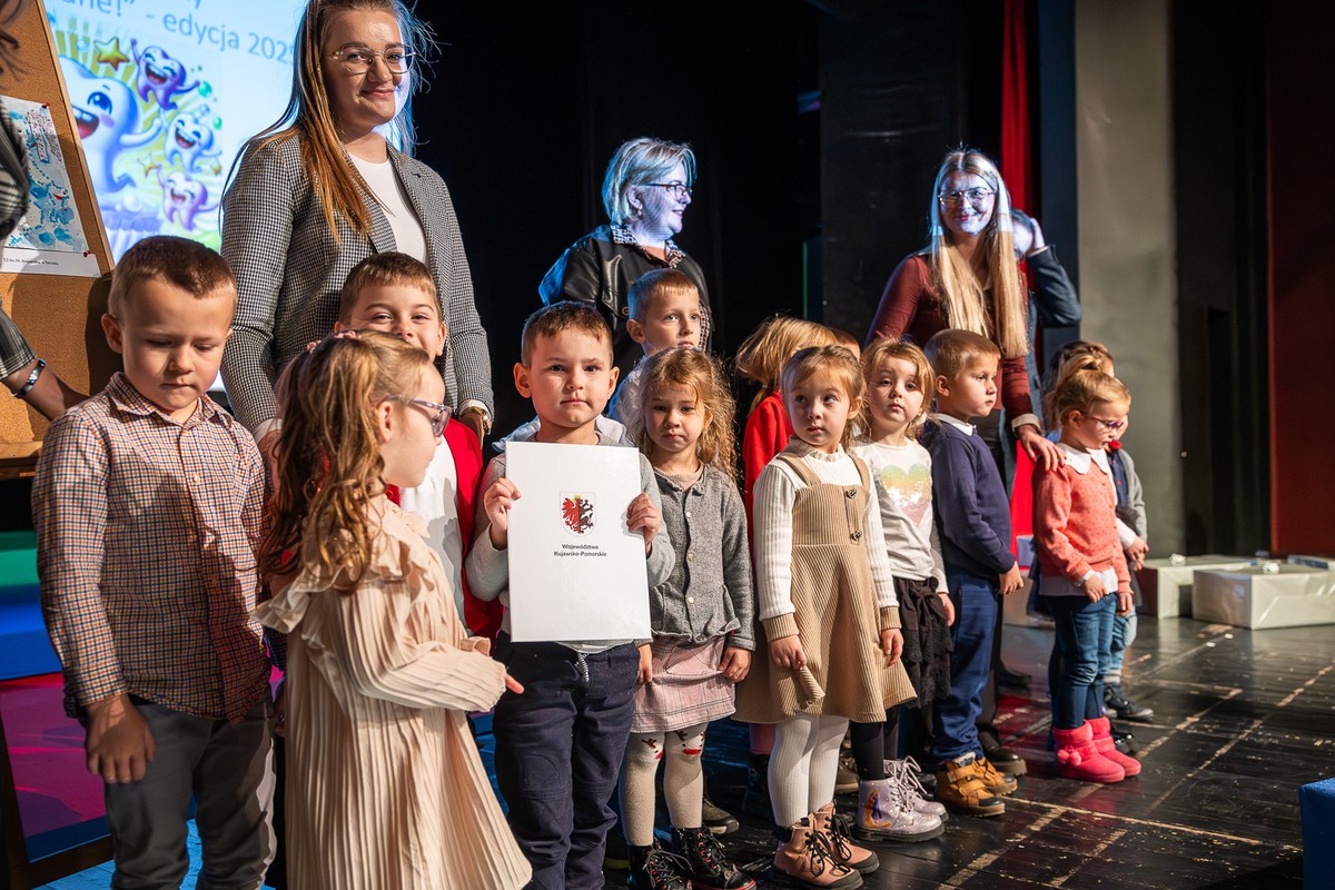 Wręczenie nagród w konkursie Zęby jak malowane 2025 fot. Szymon Zdziebło dla UMWKP