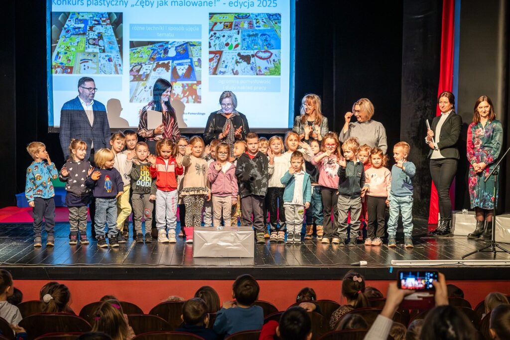 Wręczenie nagród w konkursie Zęby jak malowane 2025 fot. Szymon Zdziebło dla UMWKP