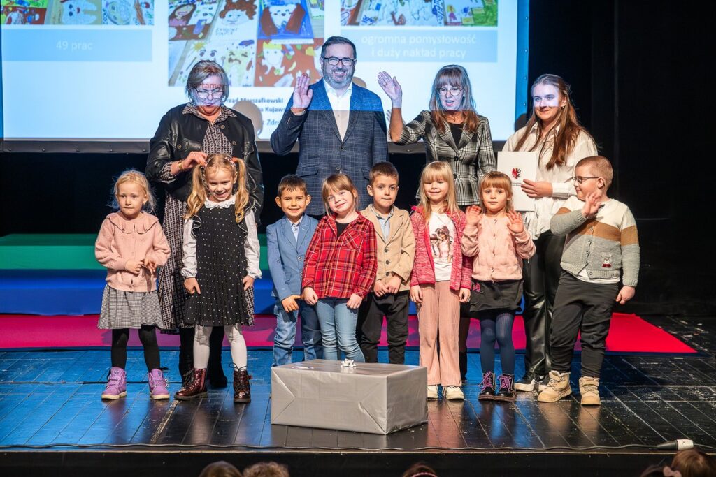 Wręczenie nagród w konkursie Zęby jak malowane 2025 fot. Szymon Zdziebło dla UMWKP