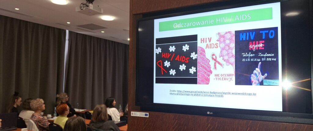 Uczestnicy szkolenia pn. „Zakażenie HIV a zachowania ryzykowne młodzieży” w Hotelu Mercure w Toruniu, fot. BIURO WSPARCIA RODZINY, PRZECIWDZIAŁANIA PRZEMOCY I UZALEŻNIENIOM