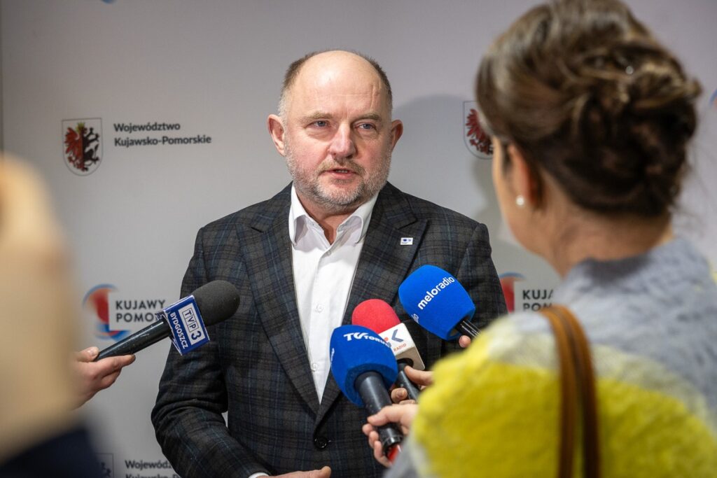 Signing of the contract for the modernization of Regional Road (DW) 266 in Żołędowo, photo by Szymon Zdziebło/tarantoga.pl for the UMWKP