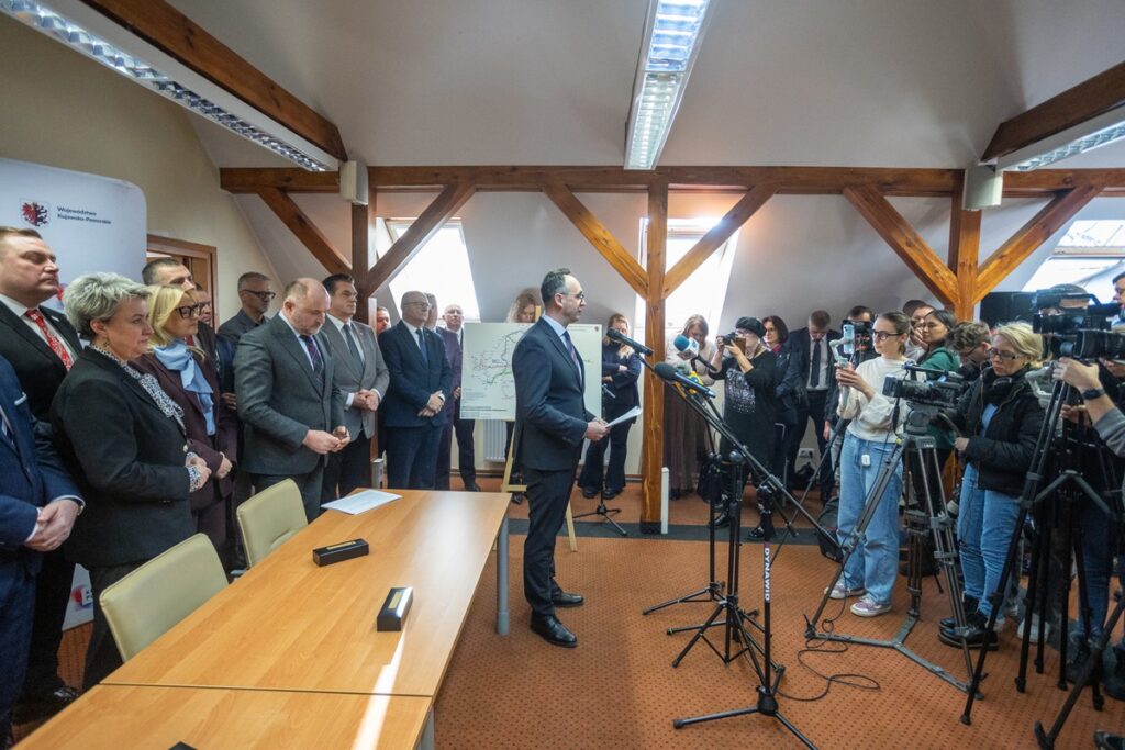 Podpisanie paktu kolejowego, fot. Mikołaj Kuras dla UMWKP