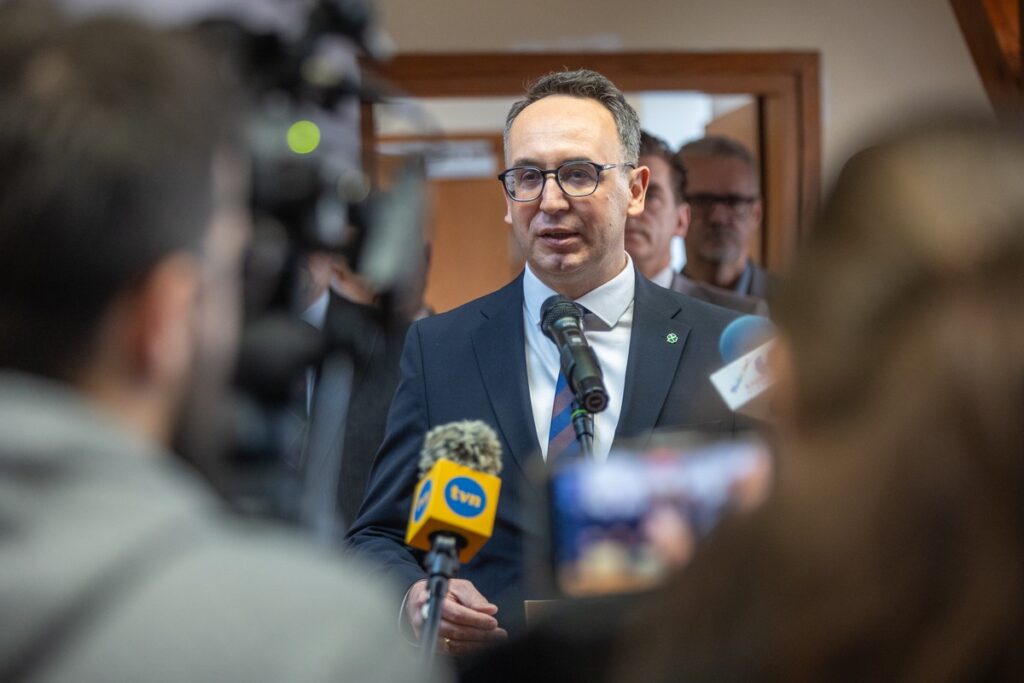 Podpisanie paktu kolejowego, fot. Mikołaj Kuras dla UMWKP