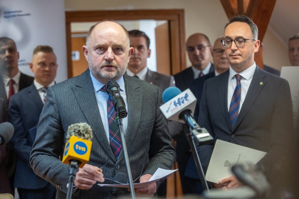 Podpisanie paktu kolejowego, fot. Mikołaj Kuras dla UMWKP