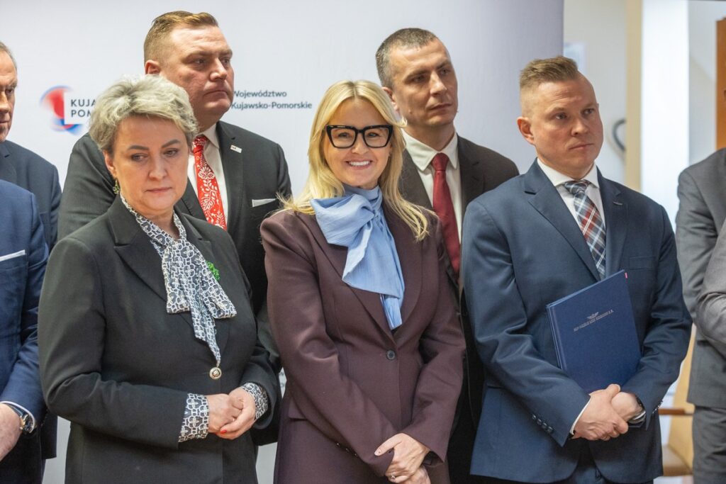 Podpisanie paktu kolejowego, fot. Mikołaj Kuras dla UMWKP