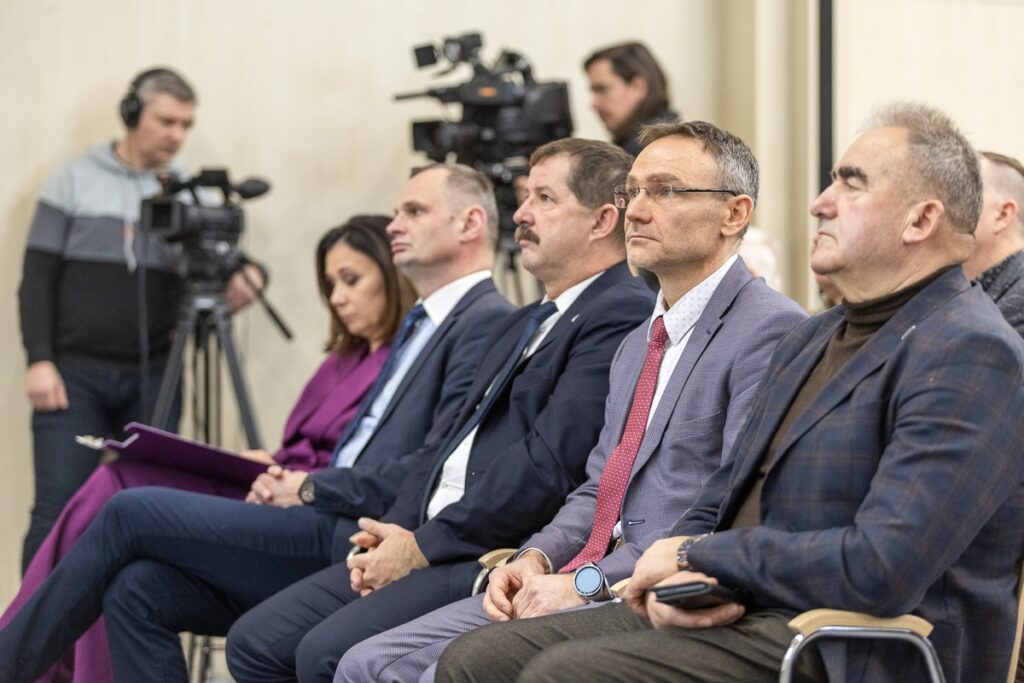 Debata nt. przyszłości polskiego rolnictwa, fot. Szymon Zdziebło/tarantoga.pl dla UMWKP