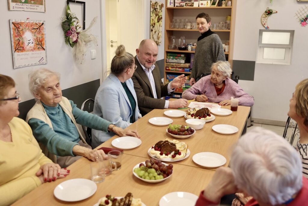 Visit to the Day Care Home in Biskupice, photo by Andrzej Goiński/UMWKP