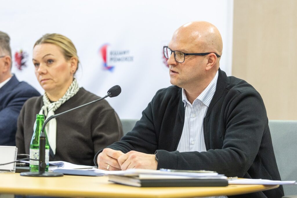 Konferencja zarządu województwa w sprawie budżetu 2026, fot. Szymon Zdziebło/tarantpoga.pl dla UMWKP