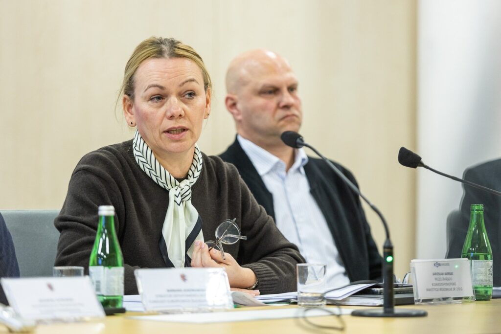 Konferencja zarządu województwa w sprawie budżetu 2026, fot. Szymon Zdziebło/tarantpoga.pl dla UMWKP
