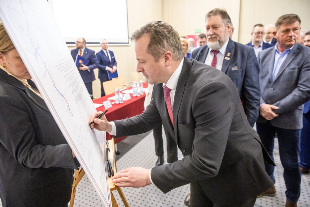 Konferencja ws. budowy drogi S15, fot. Andrzej Goiński/UMWKP