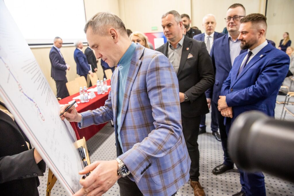 Konferencja ws. budowy drogi S15, fot. Andrzej Goiński/UMWKP