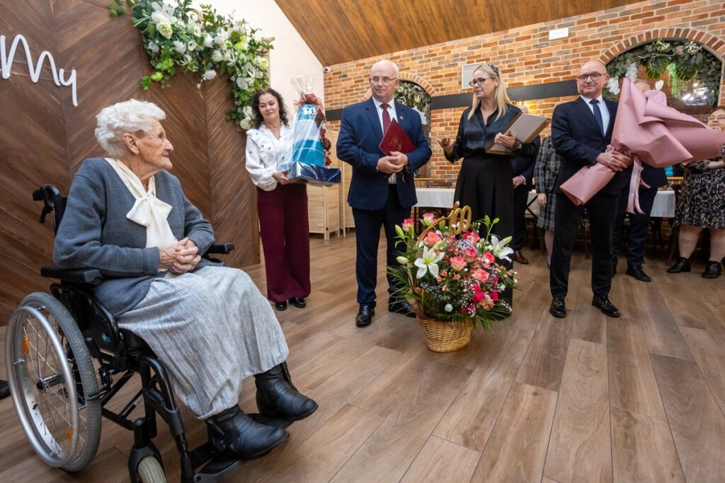 Wręczenie medalu Unitas Durat Weronice Wiśniewskiej, fot. Mikołaj Kuras dla UMWKP