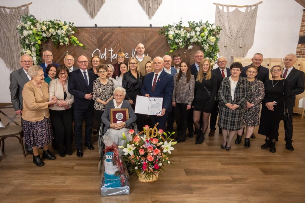 Wręczenie medalu Unitas Durat Weronice Wiśniewskiej, fot. Mikołaj Kuras dla UMWKP