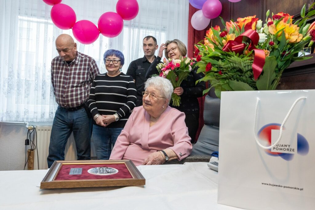 Wręczenie medalu Unitas Durat Gertrudzie Wróblewskiej, fot. Mikołaj Kuras dla UMWKP