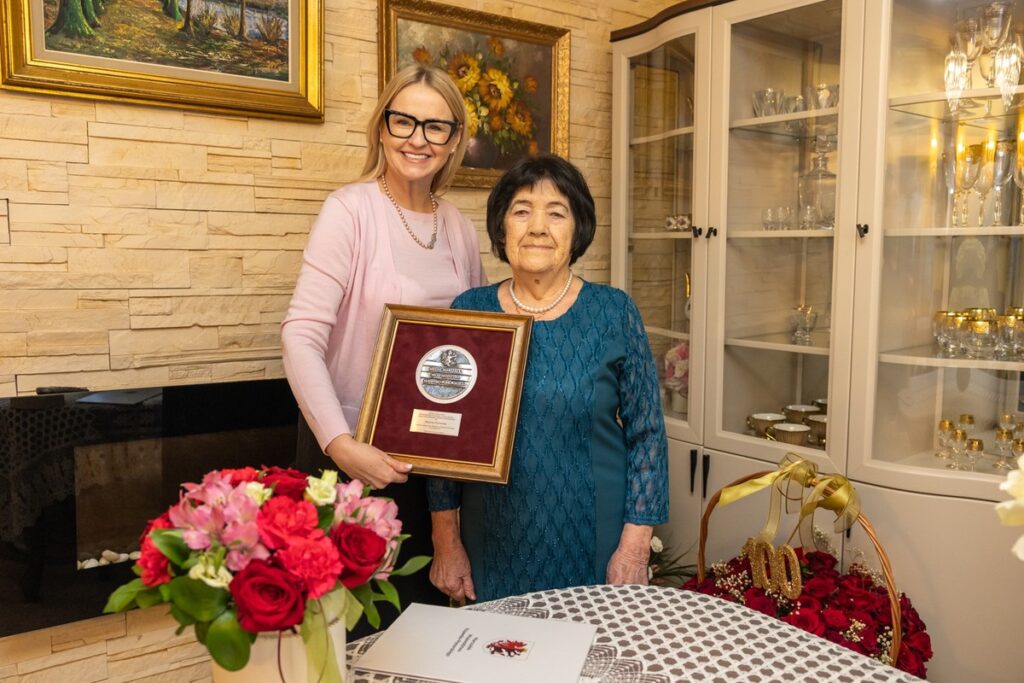 Wręczenie medalu Unitas Durat Mariannie Piotrowskiej, fot. Mikołaj Kuras dla UMWKP