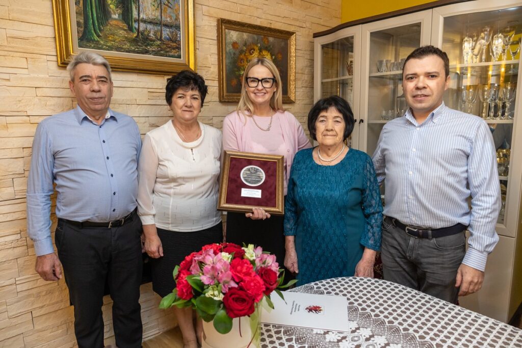 Wręczenie medalu Unitas Durat Mariannie Piotrowskiej, fot. Mikołaj Kuras dla UMWKP