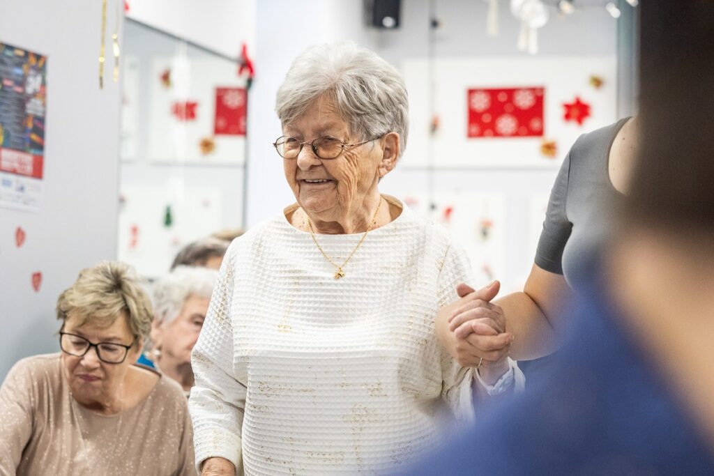 Wręczenie medalu Unitas Durat Wierze Pacanowskiej, fot. Szymon Zdziebło/tarantoga.pl dla UMWKP
