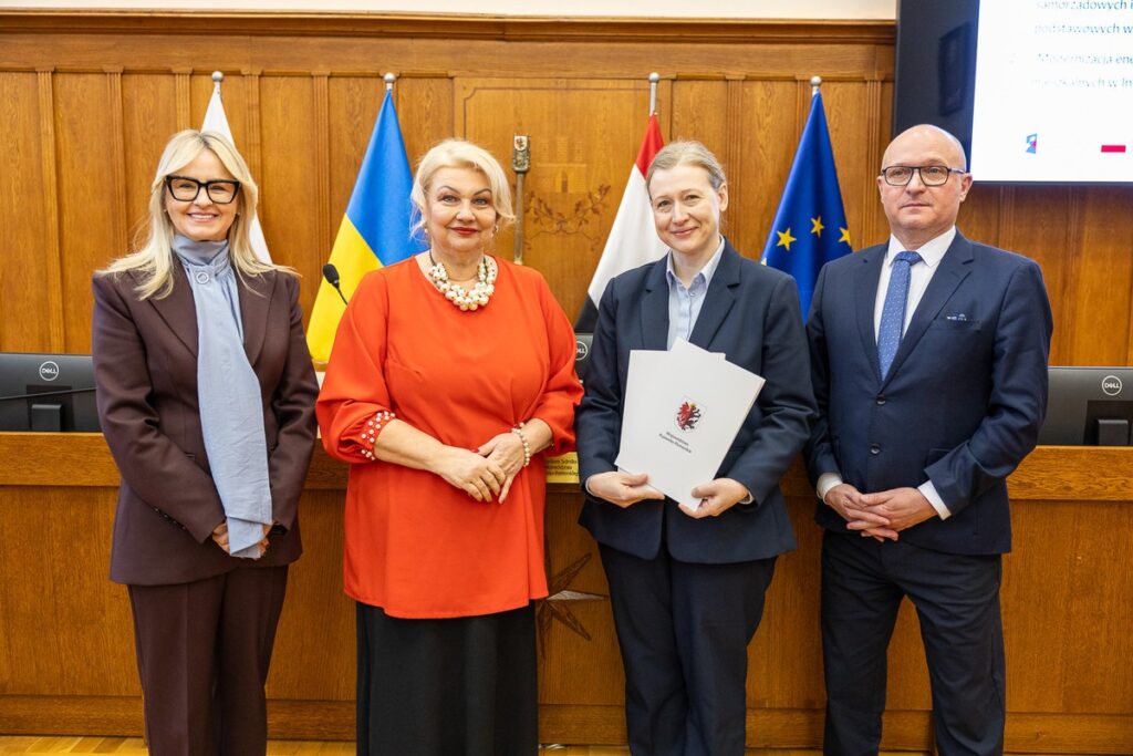 Ceremonia wręczenia umów FEdKP, 6 lutego 26, fot. Szymon Zdziebło/tarantoga dla UMWKP
