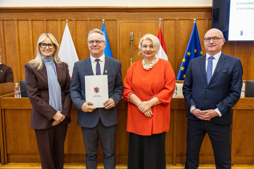 Ceremonia wręczenia umów FEdKP, 6 lutego 26, fot. Szymon Zdziebło/tarantoga dla UMWKP