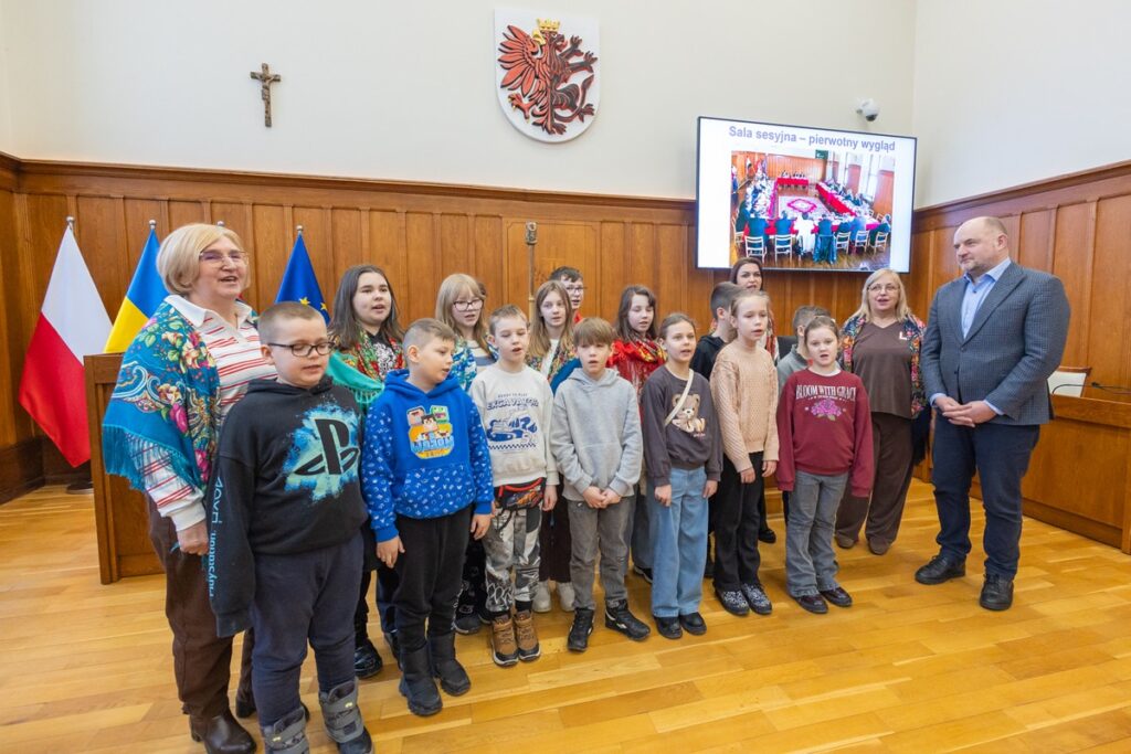 Spotkanie marszałka Piotra Całbeckiego z dziećmi z klubu młodzieżowego z Węgierska, fot. Mikołaj Kuras dla UMWKP