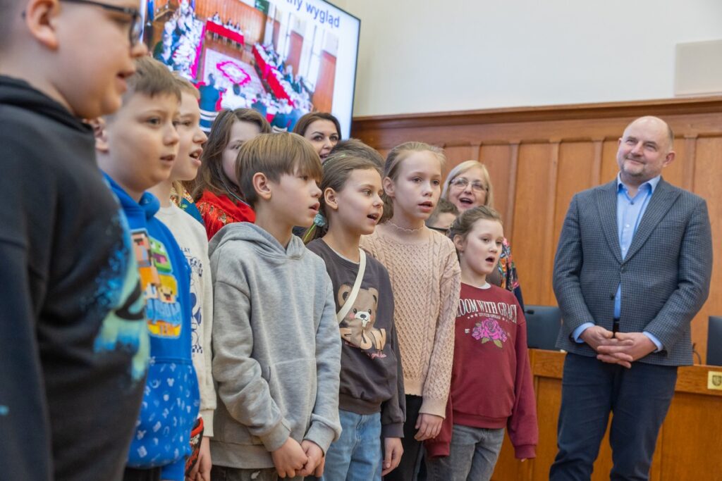 Spotkanie marszałka Piotra Całbeckiego z dziećmi z klubu młodzieżowego z Węgierska, fot. Mikołaj Kuras dla UMWKP