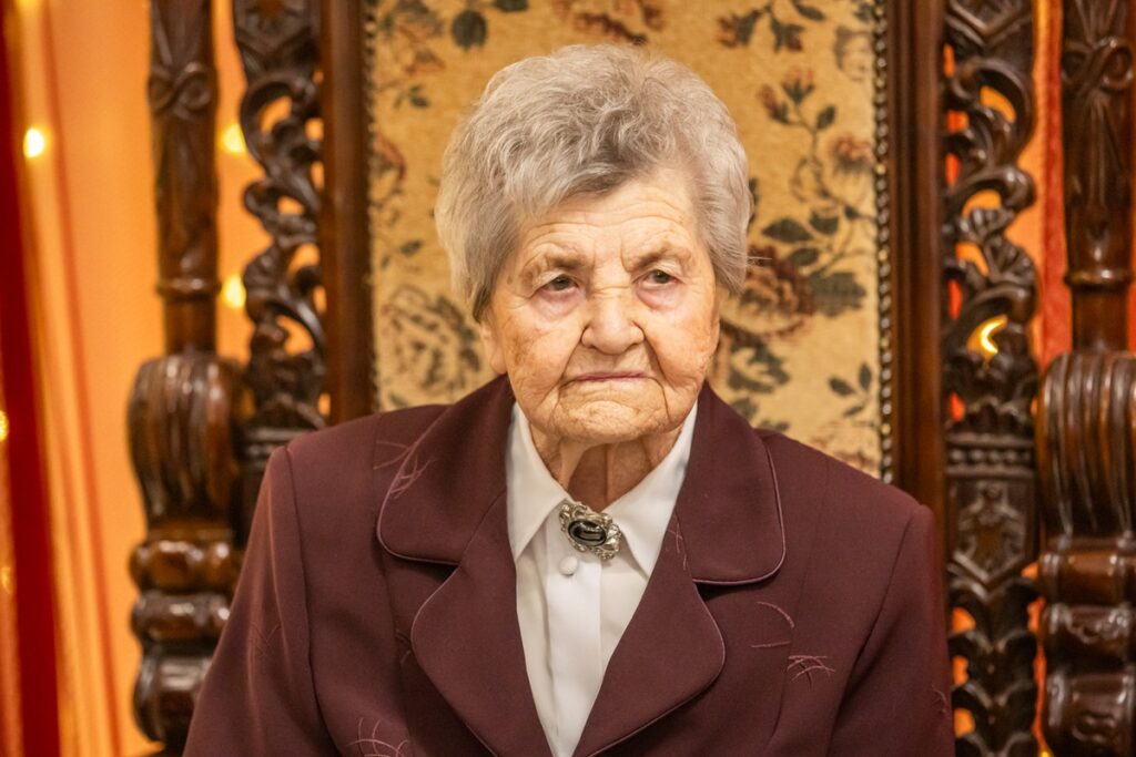 Wręczenie medali Unitas Durat stuletnim mieszkankom regionu, fot. Andrzej Goiński/UMWKP