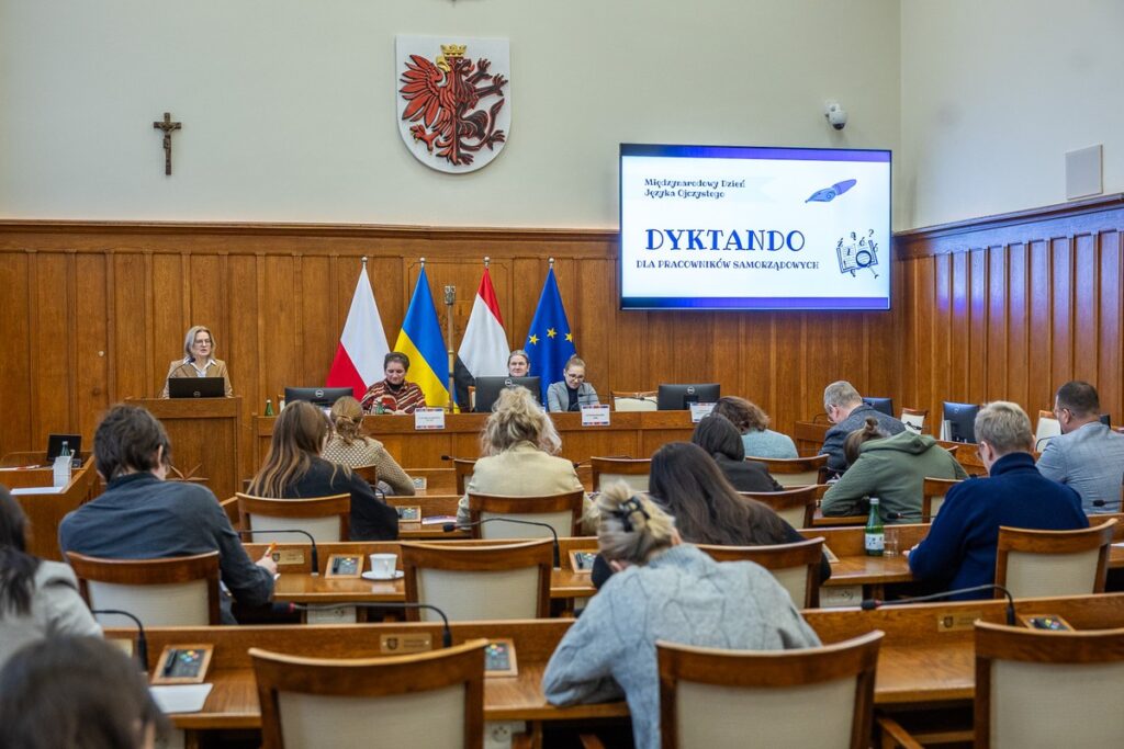 Dictation at the Marshal's Office, photo by Szymon Zdziebło/tarantoga.pl for UMWKP