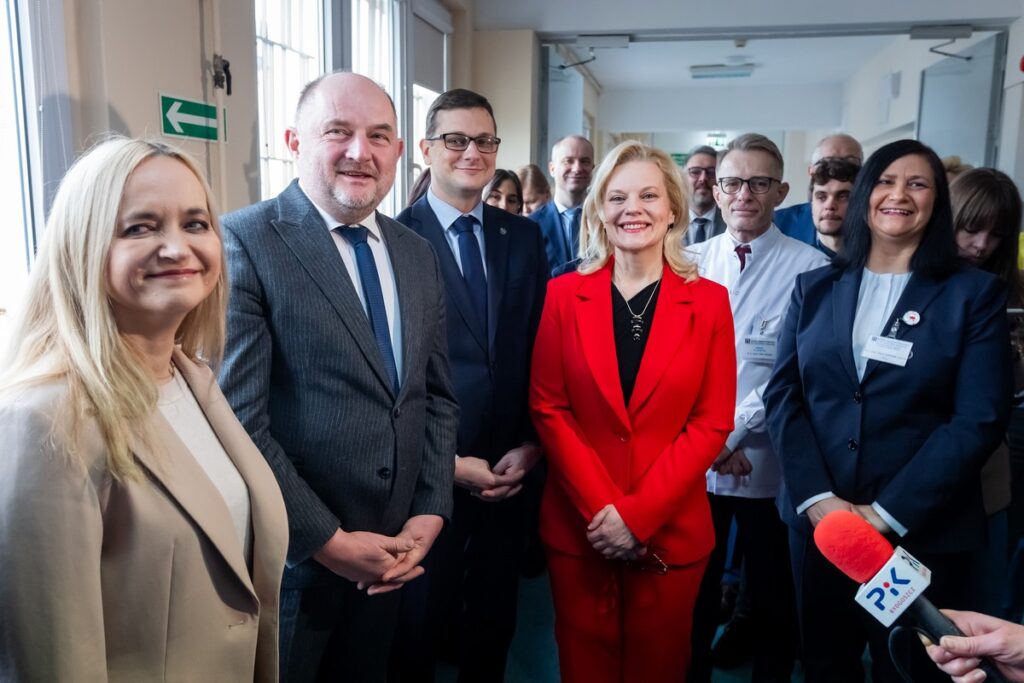 Ceremonia otwarcia zmodernizowanego oddziału intensywnego nadzoru neurologicznego w Szpitalu Biziela, fot. Tomasz Czachorowski/eventphoto dla UMWKP