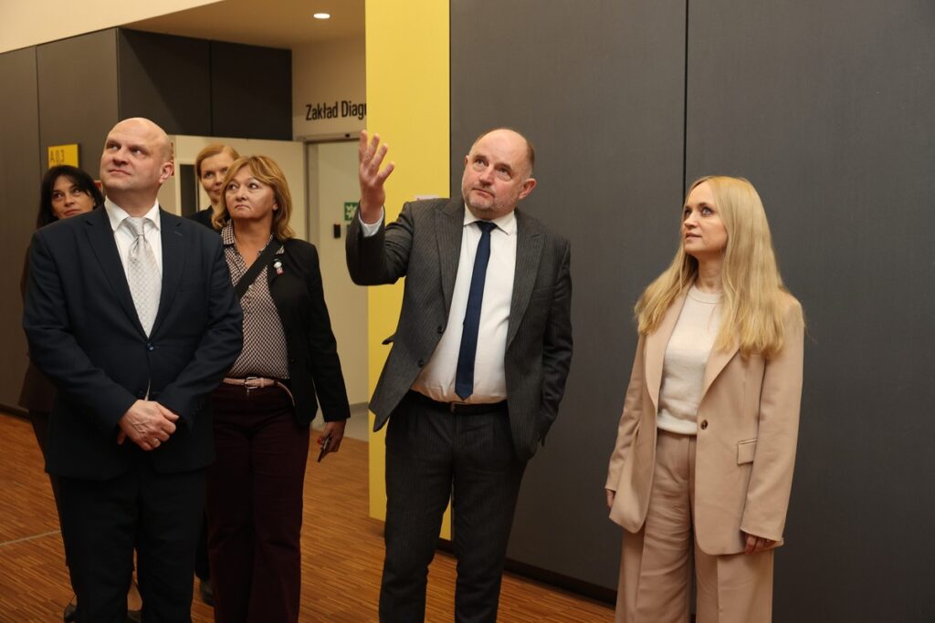 Minister zdrowia Jolanta Sobierańska-Grenda odwiedza WSZ w Toruniu, fot. Mikołaj Kuras dla UMWKP