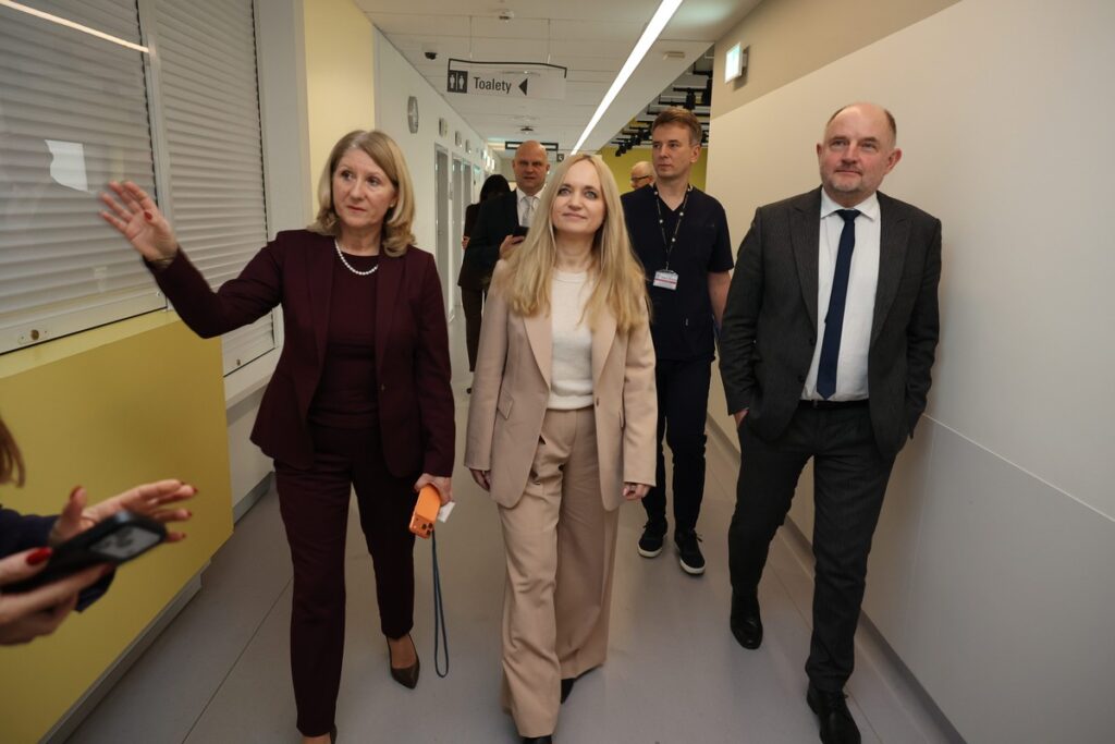 Minister zdrowia Jolanta Sobierańska-Grenda odwiedza WSZ w Toruniu, fot. Mikołaj Kuras dla UMWKP