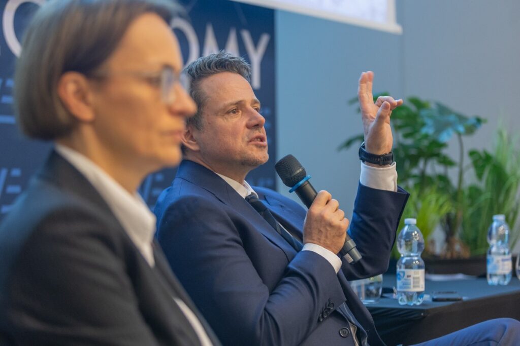 Panel z udziałem marszałka Piotra Całbeckiego i prezydenta Warszawy Rafała Trzaskowskiego, fot. Mikołaj Kuras dla UMWKP
