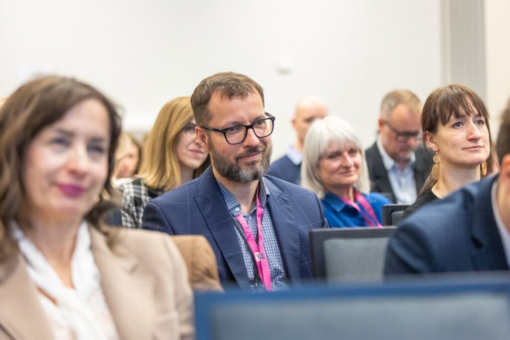 Dyskusja z udziałem przewodniczącej sejmiku województwa Elżbiety Piniewskiej i wiceprzewodniczącej sejmiku województwa Katarzyny Lubańskiej, fot. Mikołaj Kuras dla UMWKP