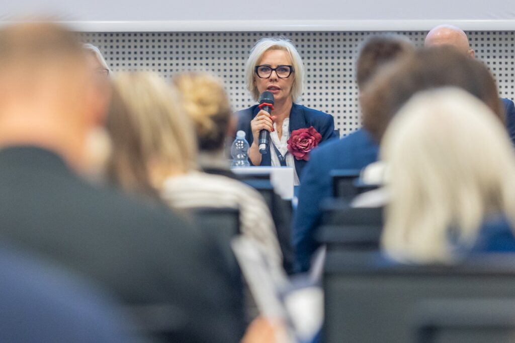 Dyskusja z udziałem przewodniczącej sejmiku województwa Elżbiety Piniewskiej i wiceprzewodniczącej sejmiku województwa Katarzyny Lubańskiej, fot. Mikołaj Kuras dla UMWKP