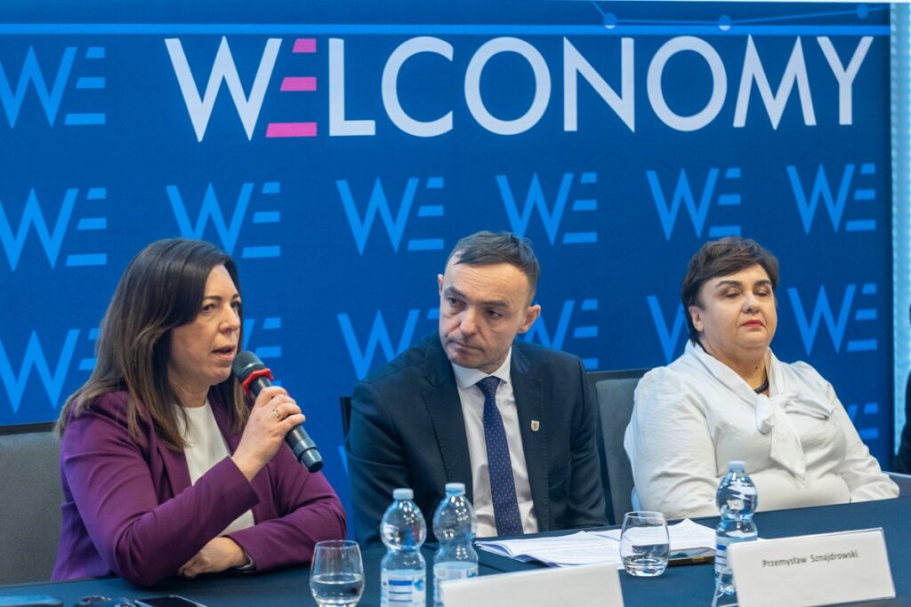 Panel z udziałem wiceprzewodniczącego sejmiku województwa Przemysława Sznajdrowskiego, fot. Mikołaj Kuras dla UMWKP