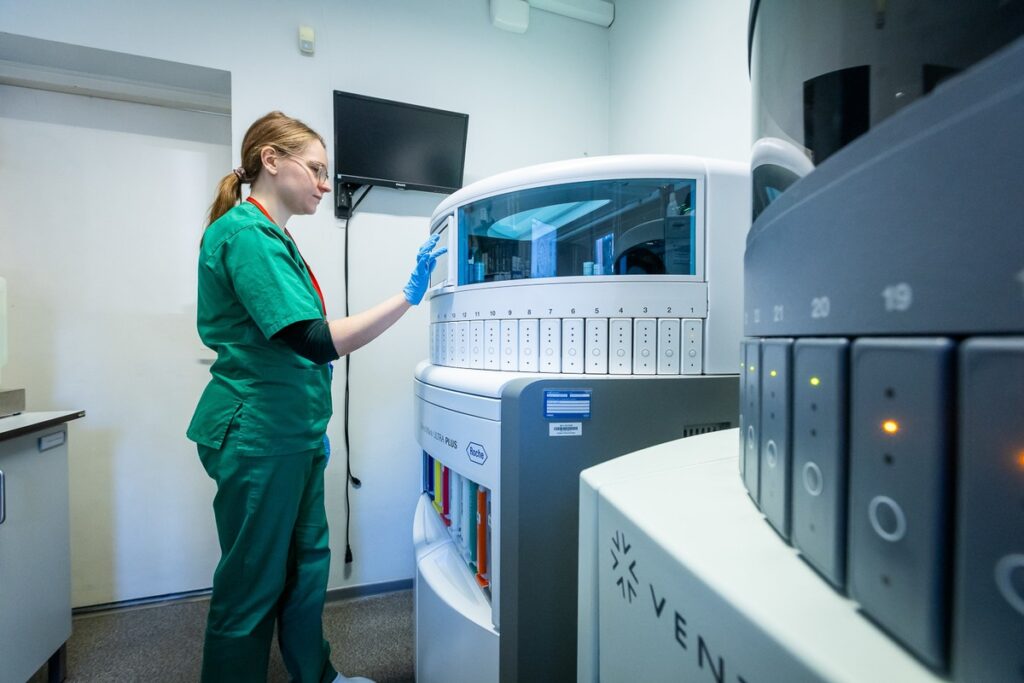 Nowa aparatura w zakładzie patomorfologii Centrum Pulmonologii, fot. Tomasz Czachorowski/eventphoto dla UMWKP