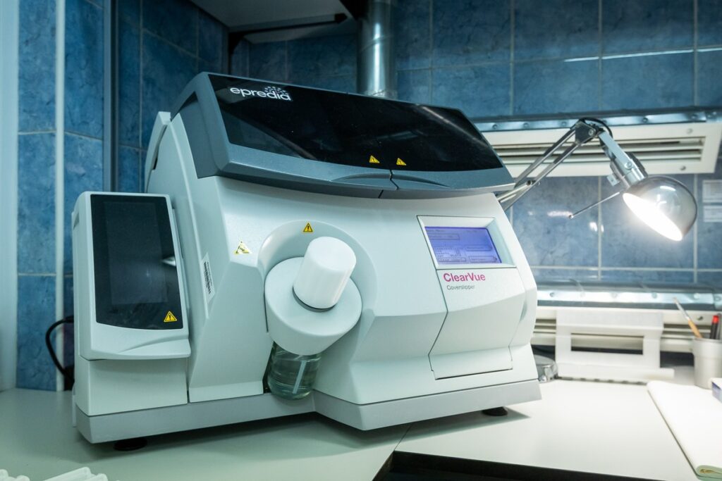 Nowa aparatura w zakładzie patomorfologii Centrum Pulmonologii, fot. Tomasz Czachorowski/eventphoto dla UMWKP