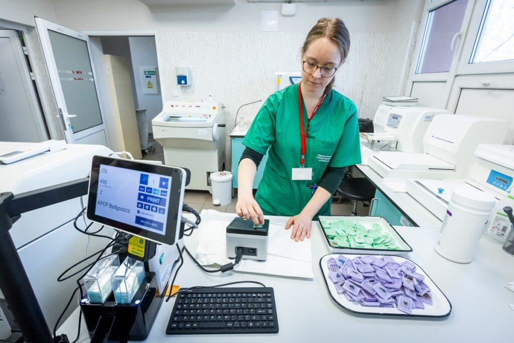 Nowa aparatura w zakładzie patomorfologii Centrum Pulmonologii, fot. Tomasz Czachorowski/eventphoto dla UMWKP