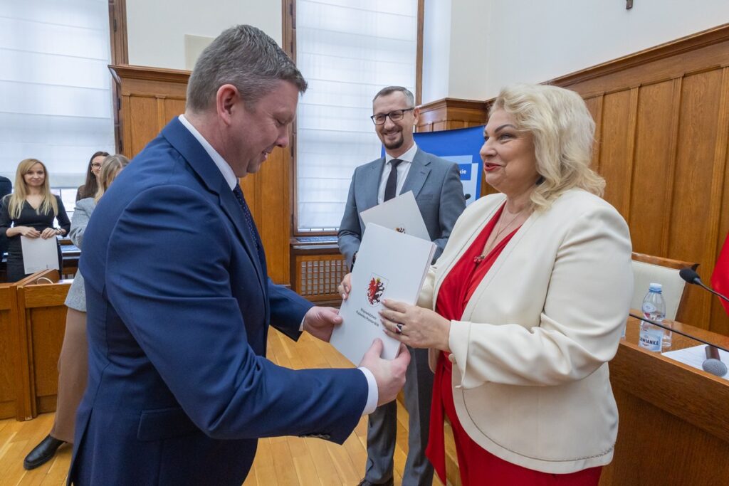 Uroczystość przekazania umów FEdKP, 25 lutego 2025, fot. Mikołaj Kuras dla UMWKP