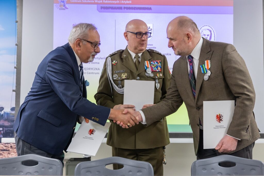 Ceremonia podpisania porozumienia w sprawie powołania uczelni wojskowej w Toruniu, fot. Mikołaj Kuras dla UMWKP