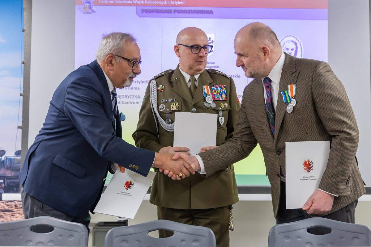 Ceremonia podpisania porozumienia w sprawie powołania uczelni wojskowej w Toruniu, fot. Mikołaj Kuras dla UMWKP