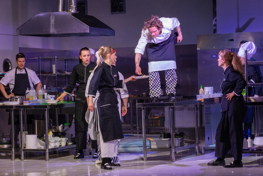 Próba medialna spektaklu „Na ostrzu noża”, fot. Mikołaj Kuras dla UMWKP