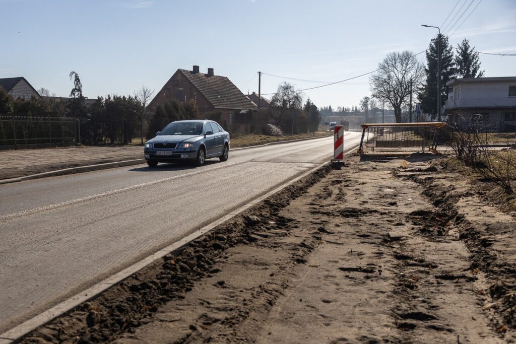 Modernizacja DW 268 Brzezie- Brześć Kujawski, fot. Szymon Zdziebło/tarantoga.pl dla UMWKP