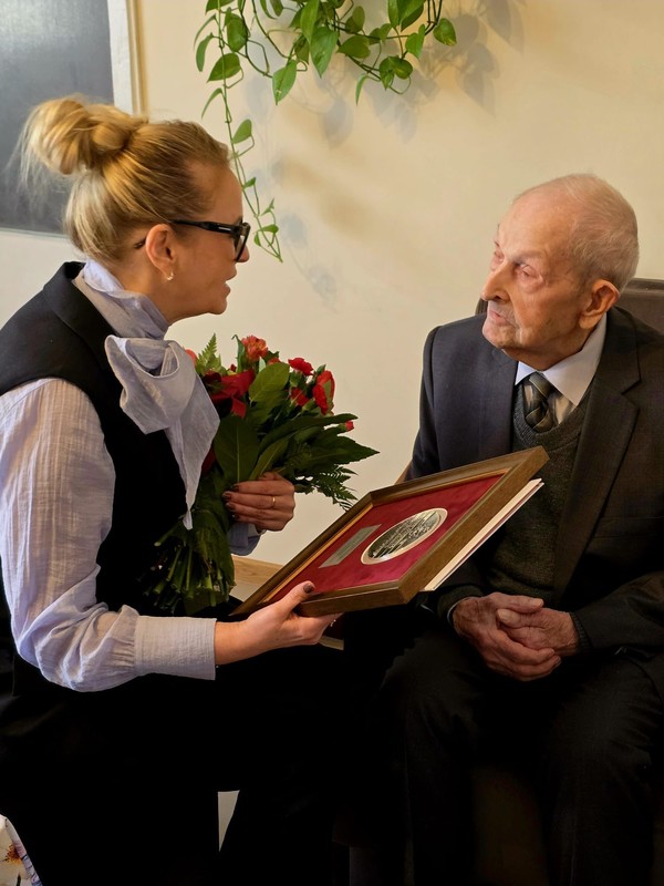 Wręczenie medalu Unitas Durat Henrykowi Ziółkowskiemu, fot. UMWKP